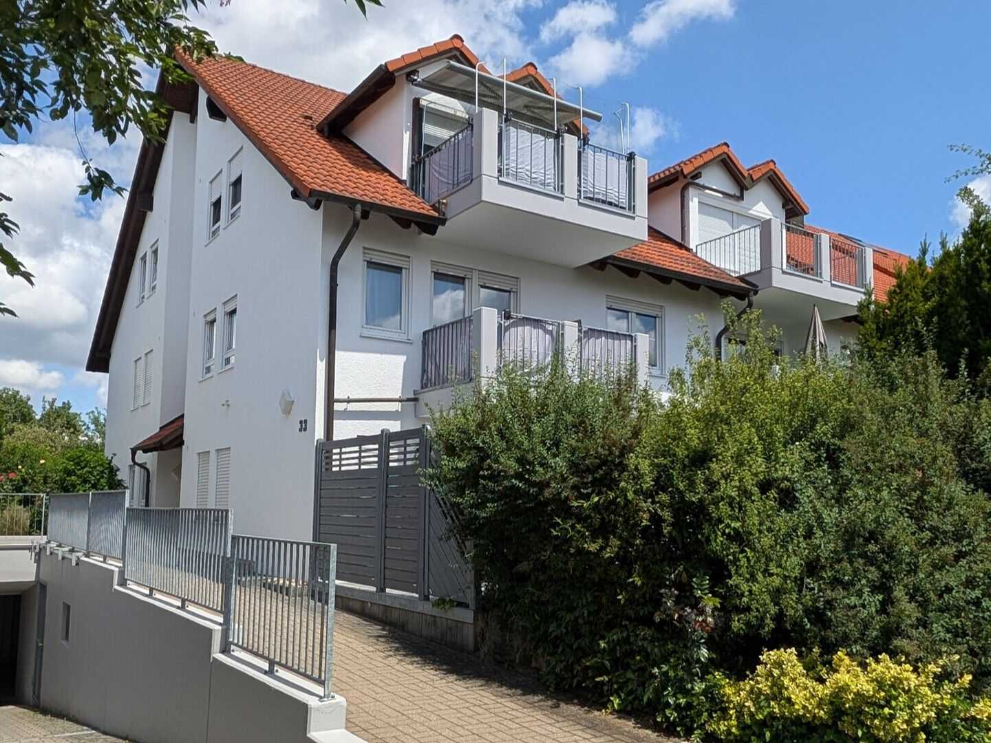 Preisreduzierung: Charmante 3-Zimmer-Dachgeschoßwohnung mit Galerie und sonnigem Balkon, 71069 Sindelfingen