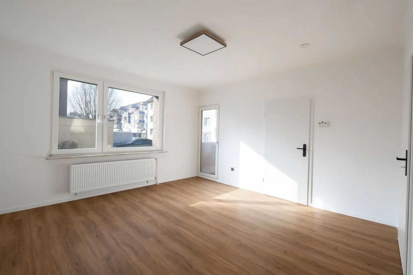 Modern wohnen in Düsseldorf – frisch renovierte 2-Zimmer-Wohnung mit Balkon und neuer Einbauküche, 40470 Düsseldorf (Düsseltal Grafenberg Mörsenbroich Rath)