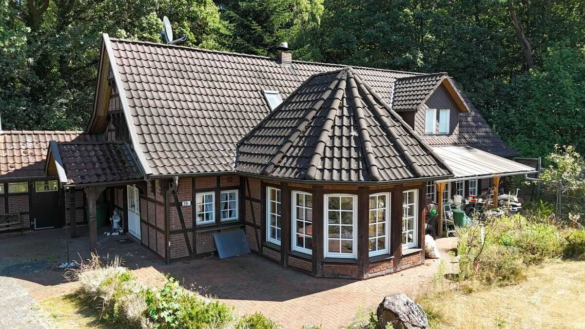 Junges Landhaus mit Nebengebäuden in Fachwerkbauweise im Außenbereich von 27798 Hude, 27798 Hude (Oldb) (Hude)