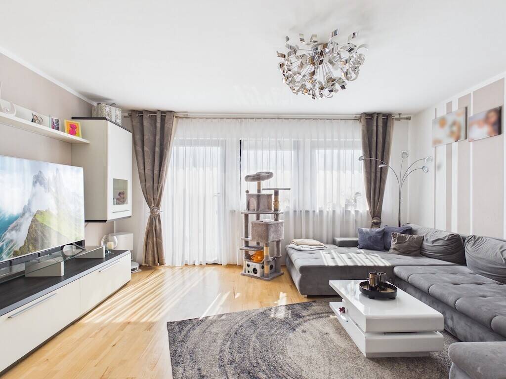 Große, sonnige 4 ZKB Wohnung im 1. OG mit herrlichem Balkon-Weitblick und Garten, 85120 Hepberg