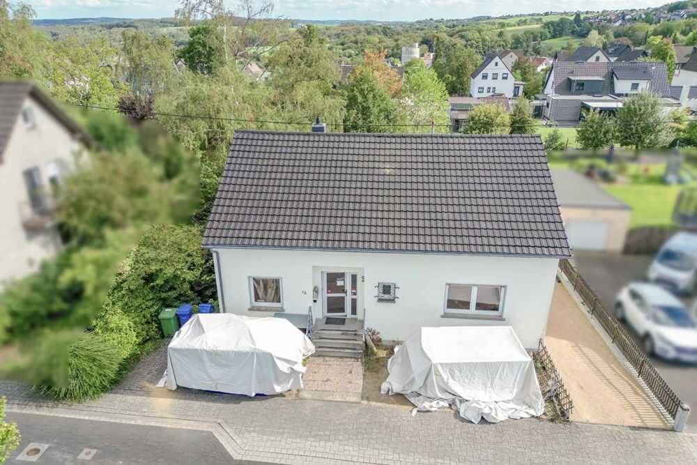 Einladendes Einfamilienhaus mit Ausbaupotenzial im Dachgeschoss *provisionsfrei*, 53560 Vettelschoß
