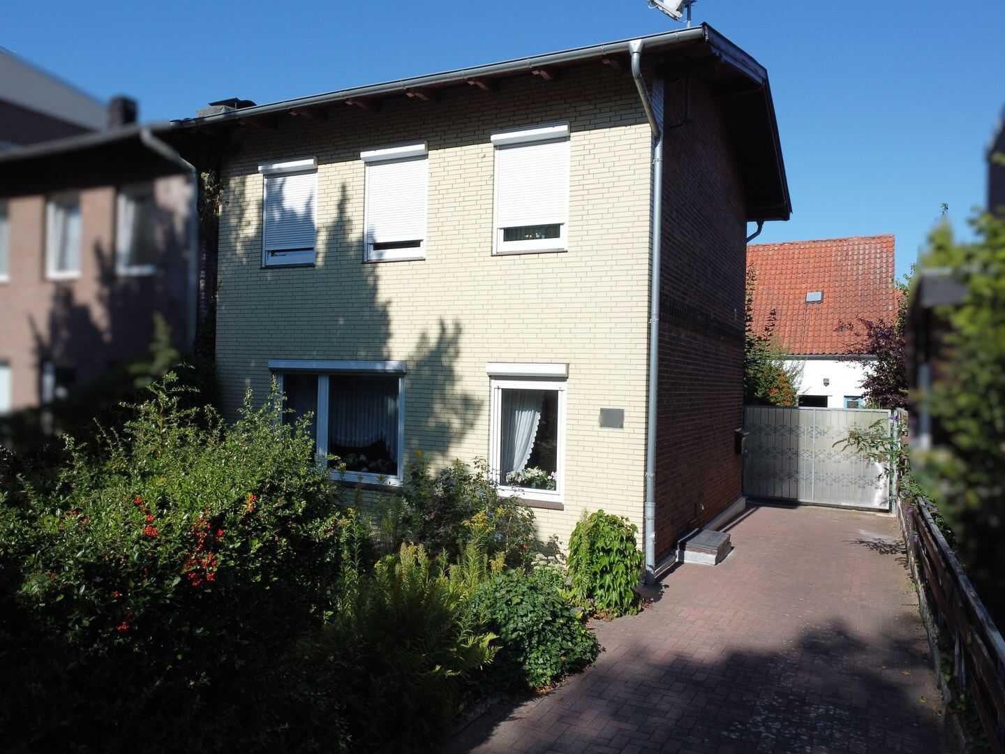 Einfamilienhaus mit großzügigem Nebengebäude, viel Platz für Hobby und Handwerk in Lübeck-St. Jürgen, 23560 Lübeck (Moisling Sankt Jürgen)