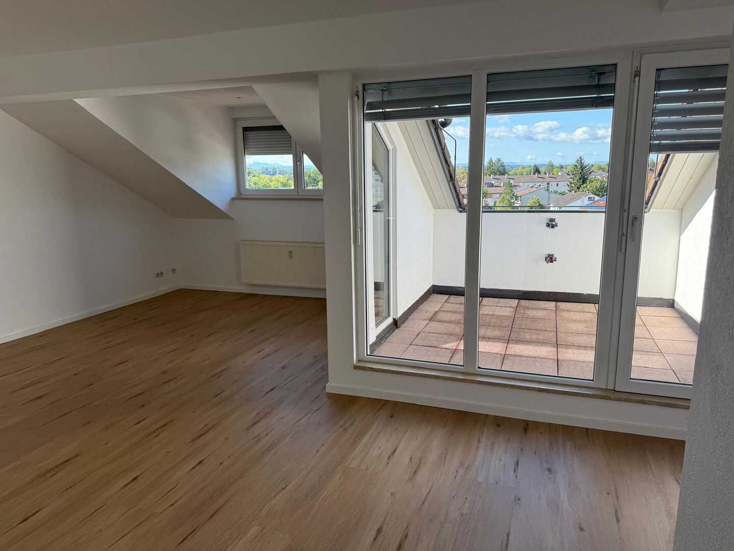 Dachgeschoss Wohnung mit Dachterrasse und Garage, 84489 Burghausen