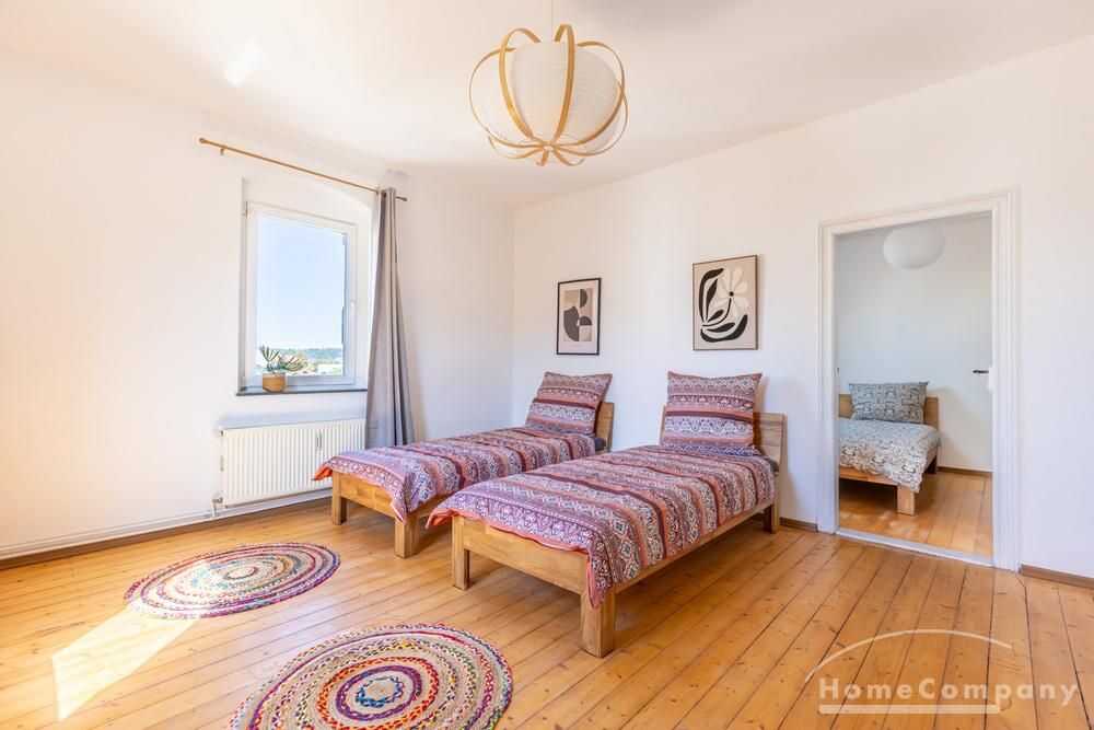 28289 HomeCompany Möbliert/Furnished Hübsche große Altbauwohnung mit Holzfußboden in Meißen Mansardgeschoß! max. 4 Personen, 1662 Meißen