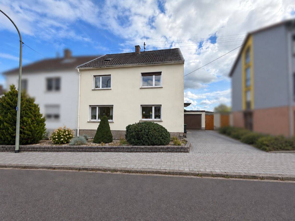 Schöne Doppelhaushälfte mit Garten und Garage in ruhiger Lage, 66787 Wadgassen