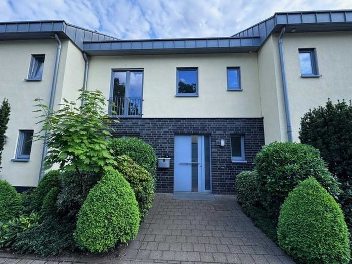 Gehobenes Reihenmittelhaus im Herzen von Kevelaer-Winnekendonk mit 2 Garagen, 47626 Kevelaer