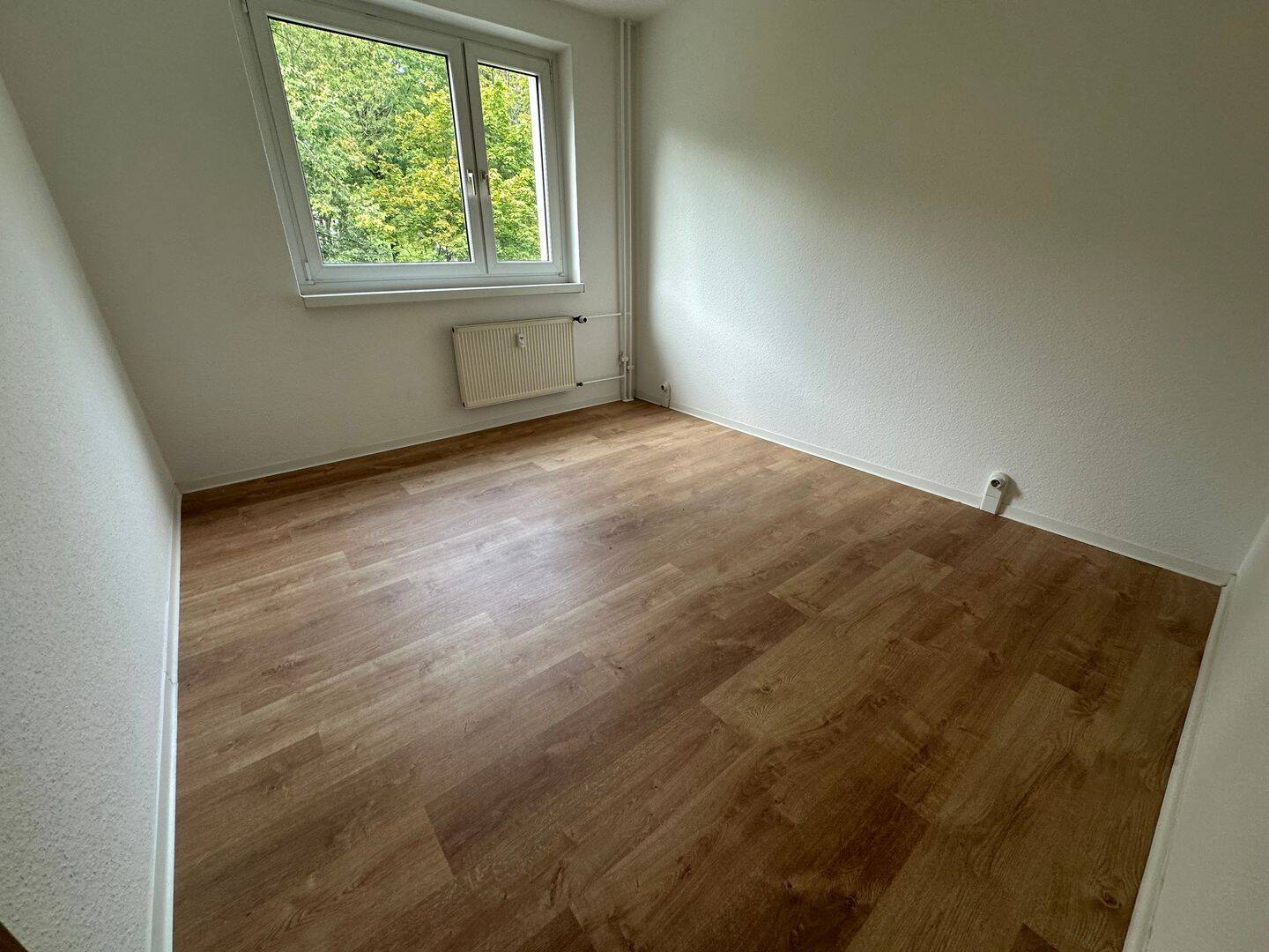 Frei ab 1.1.27 – TOP-Whg. zzgl. EBK***- im 3. OG – direkt am Stadtpark !, 9120 Chemnitz (Altchemnitz Bernsdorf Helbersdorf Kapellenberg)