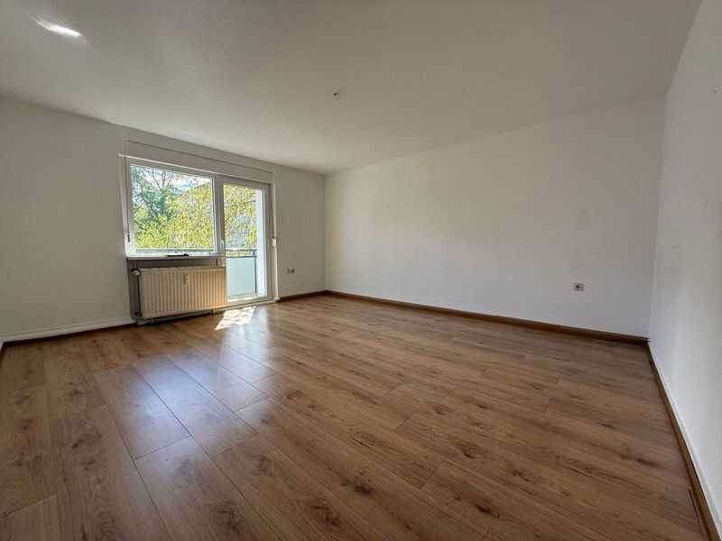 Modernisierte 3-Zimmer-Wohnung mit Balkon direkt am Bahnhof Haltingen, 79576 Weil am Rhein