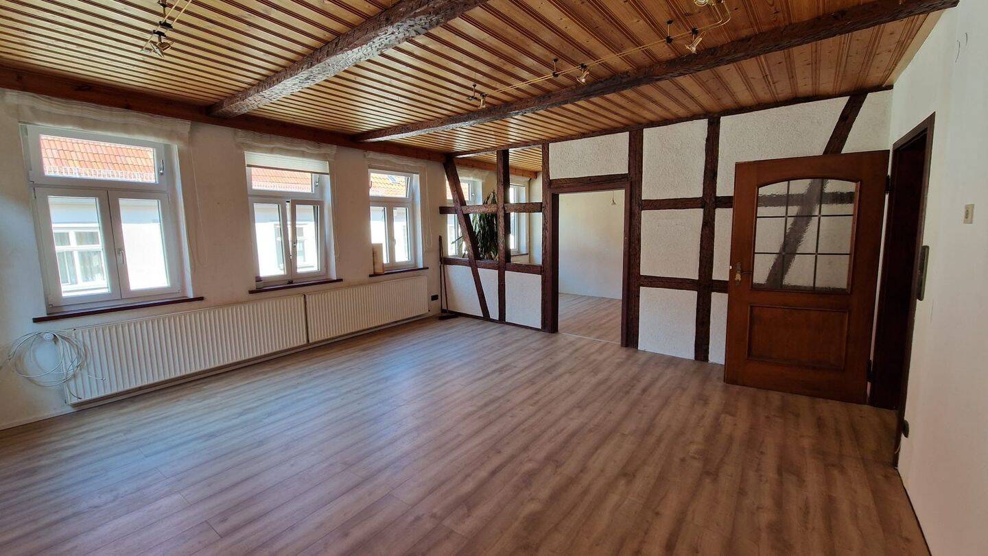 Charmante, teilrenovierte 5-Zimmer Altbauwohnung in der Innenstadt von Coburg zu vermieten, 96450 Coburg