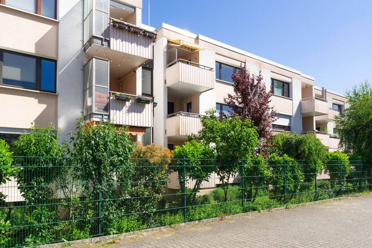 PURNHAGEN-IMMOBILIEN – Charmante 3-Zimmer-Wohnung im Hochparterre mit Balkon in Bremen-Hastedt, 28207 Bremen (Hastedt)