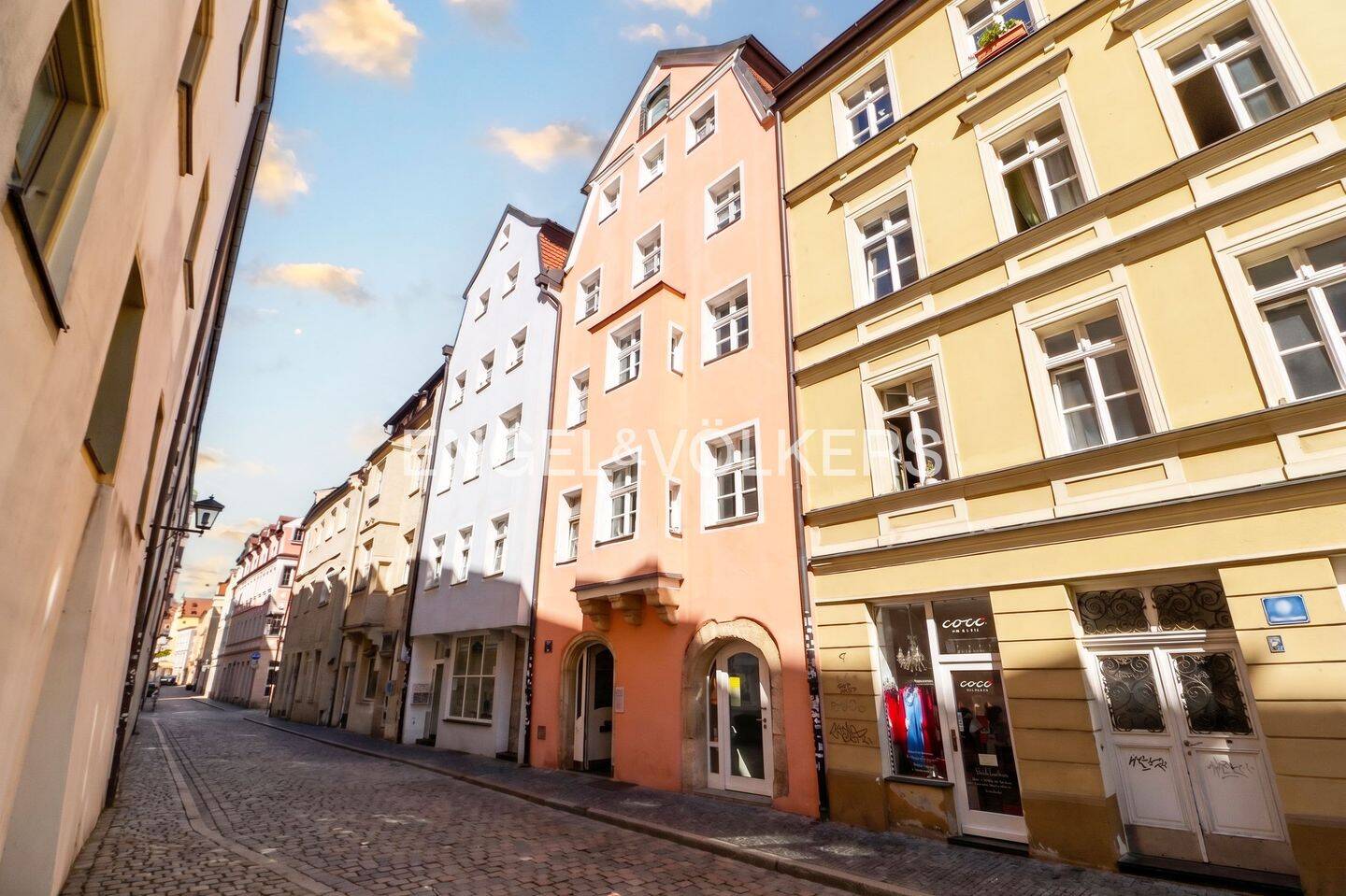 Saniertes 2-Zimmer-Wohnjuwel mit Aufzug in geschichtsträchtigem Regensburger Altstadt-Ensemble, 93047 Regensburg (Innenstadt Kasernenviertel Ostenviertel Westenviertel)