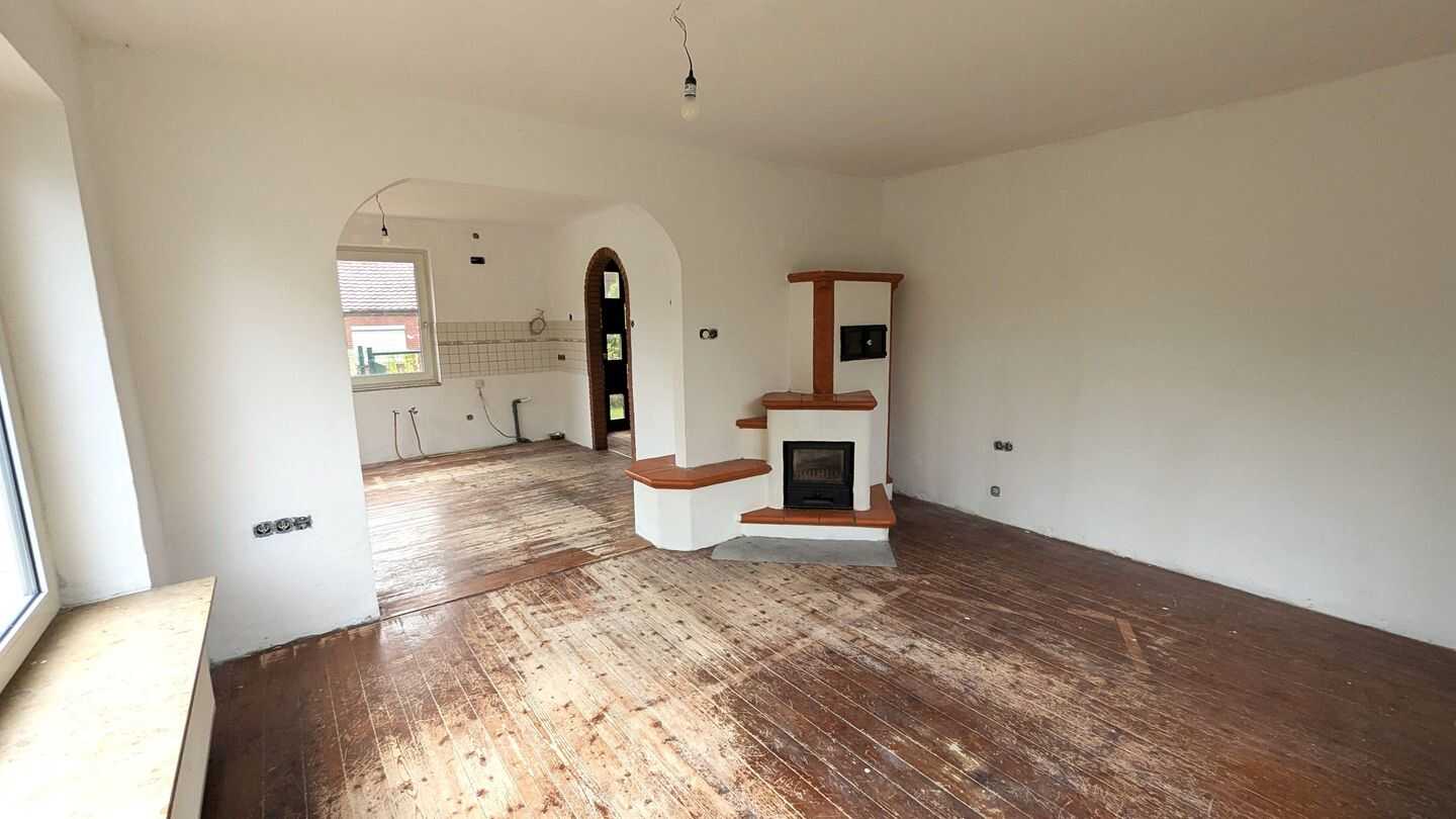Nordseenahes Haus mit Charakter – Kachelofen, Holzdielen und vielseitigem Potenzial, 26553 Dornum