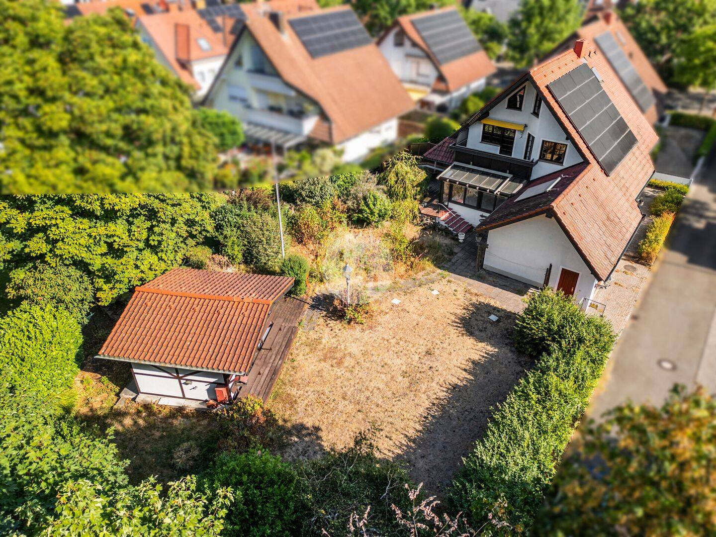 Erbbau: Großzügiges Einfamilienhaus mit Einliegerwohnung in Randlage von FR-Hochdorf, 79108 Freiburg im Breisgau (Brühl Herdern Hochdorf Lehen Zähringen)