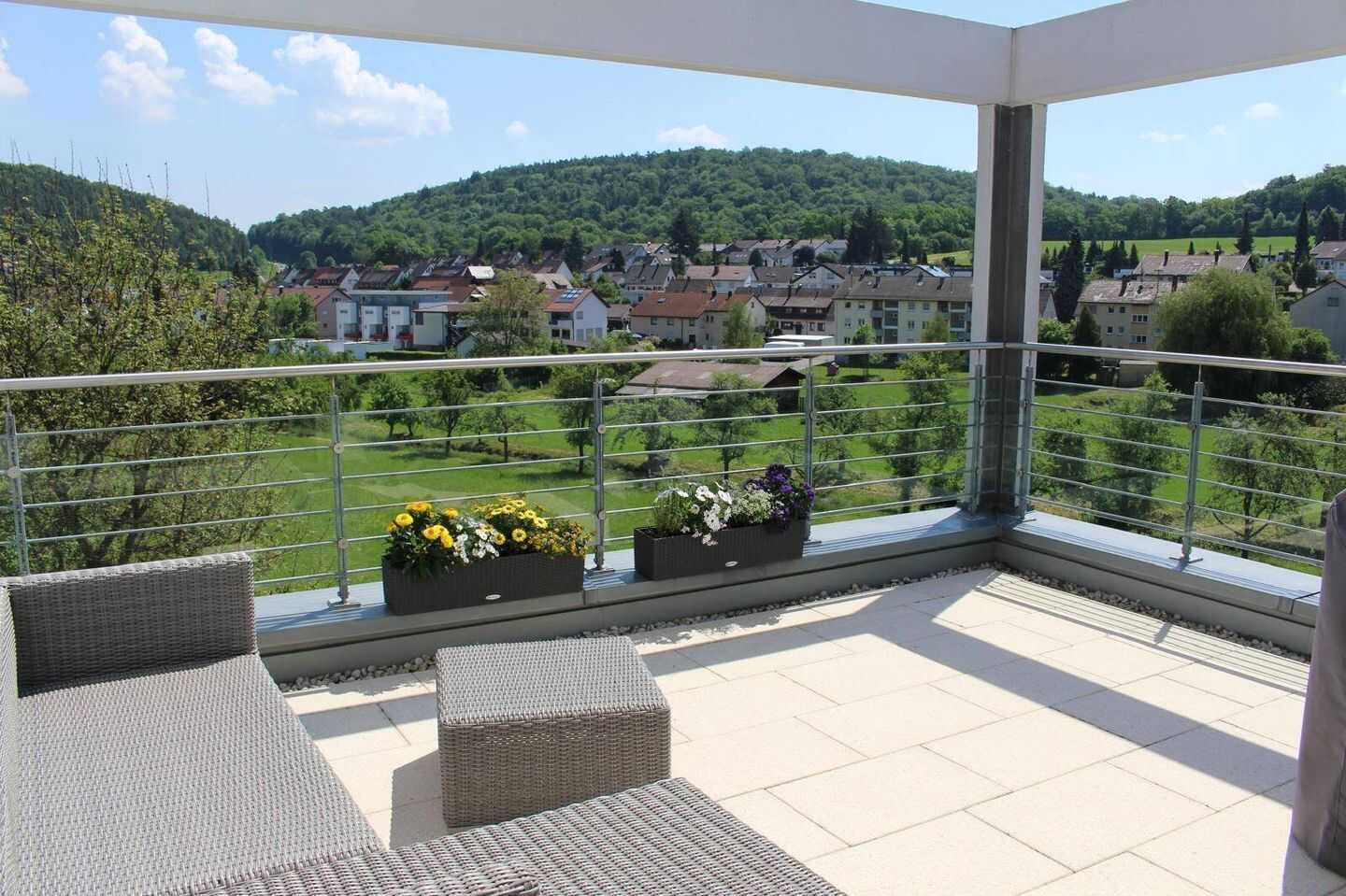 Aidlingen: Großzügige 4,5 ZW mit Dachterrasse, 71134 Aidlingen