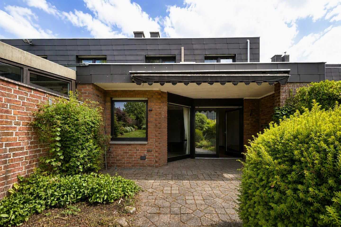 Lage! Lage! Lage! Guter Grundriss und schönes Raumgefühl! Sanierungsobjekt mit Potential., 40668 Meerbusch