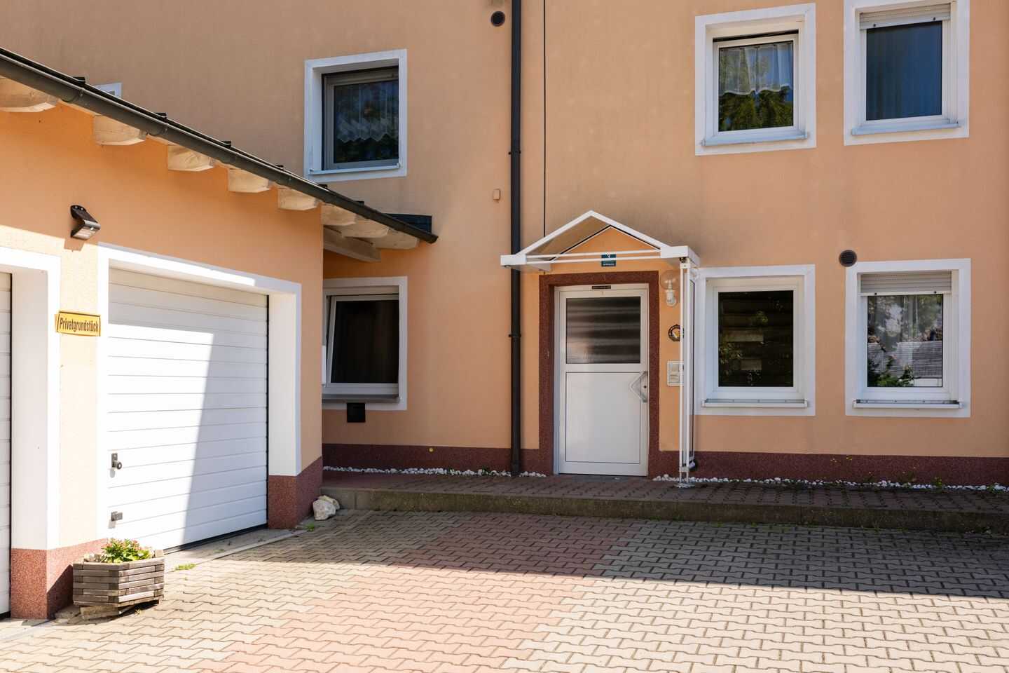 Lichtdurchflutete 3-Zimmer-Wohnung mit Balkon in ruhiger Lage von Haselmühl, 92245 Kümmersbruck