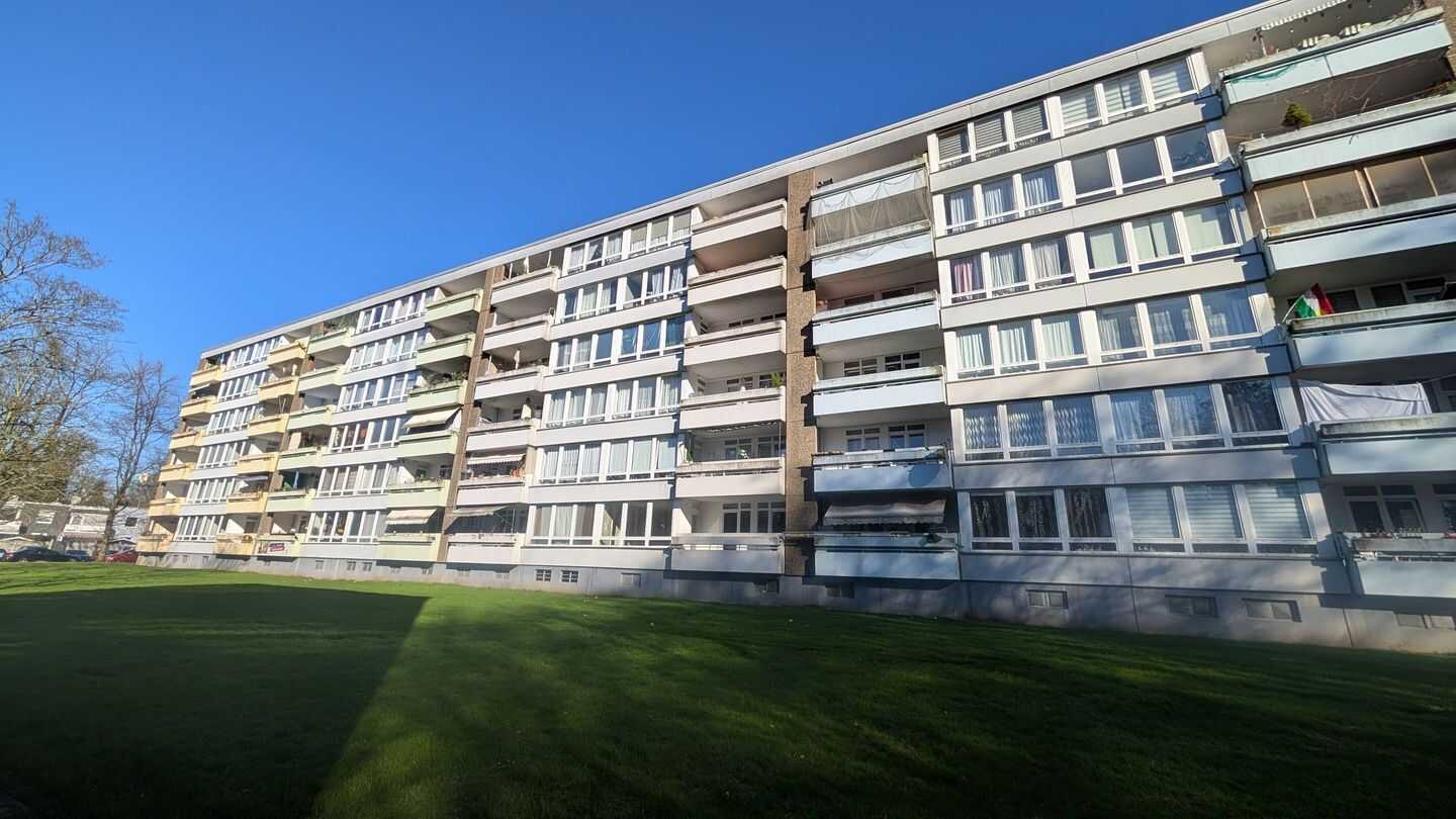 4-Zimmer-Wohnung mit Balkon und Lift in Erkrath, 40699 Erkrath
