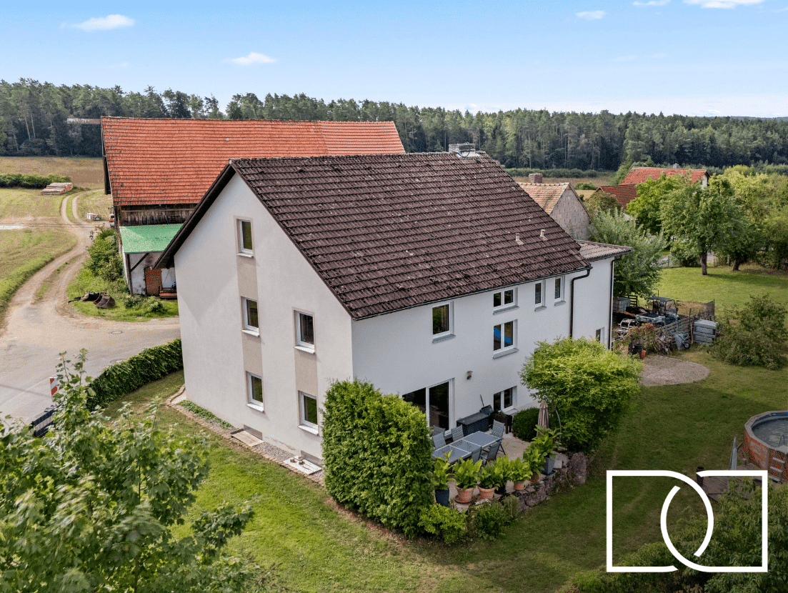 Traumhaftes Grundstück! Saniertes Einfamilienhaus in naturnaher Lage, 96142 Hollfeld