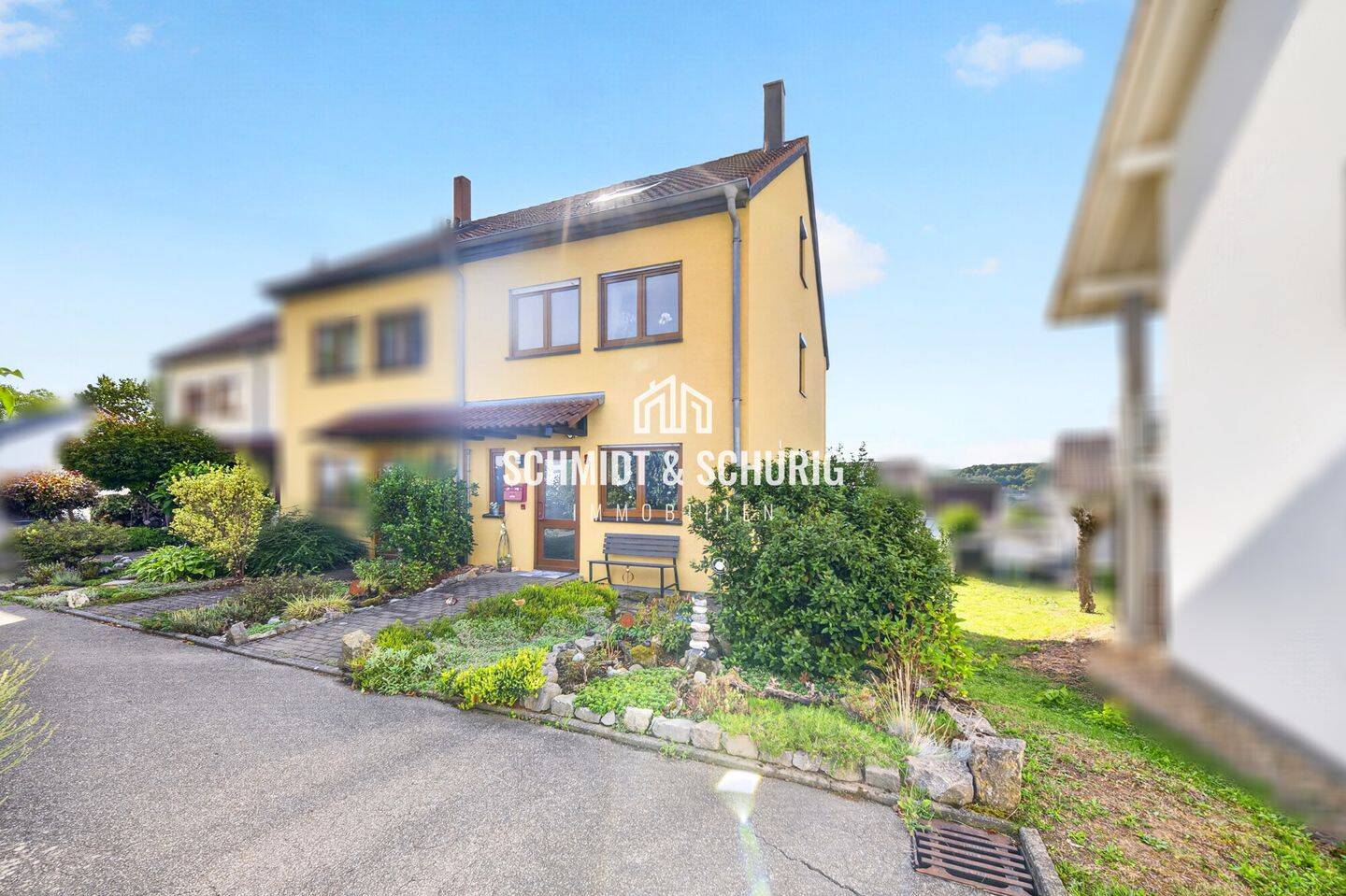 Wohnen auf drei Ebenen – Reihenendhaus mit Garage in Knittlingen, 75438 Knittlingen