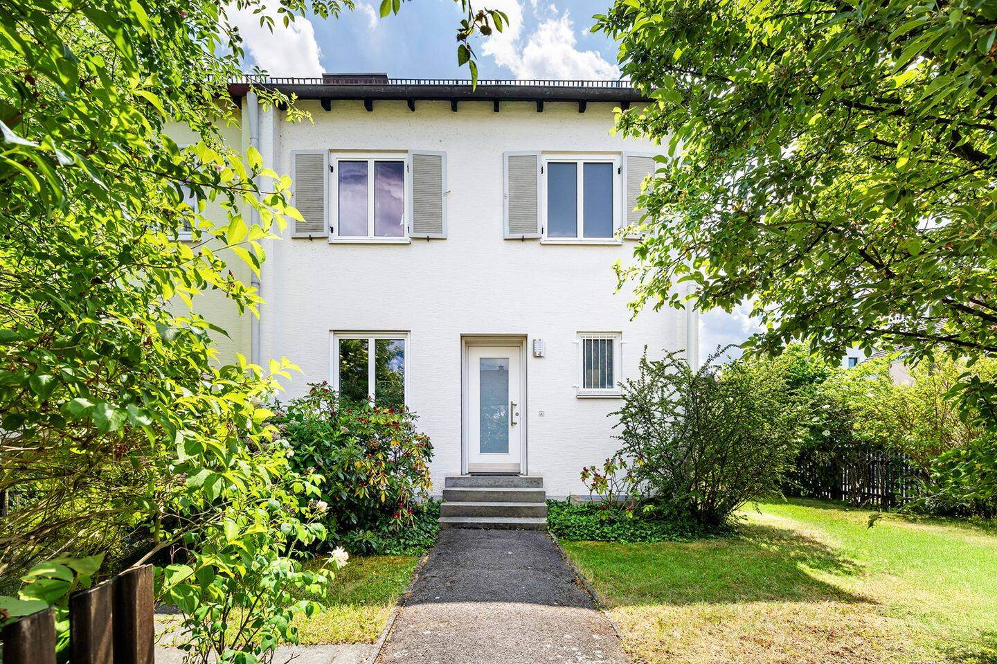 *KÄUFER-PROVISIONSFREI*: Charmantes REH mit großem Garten und Garage in Kriegshaber, 86156 Augsburg (Bärenkeller Kriegshaber Oberhausen Pfersee)