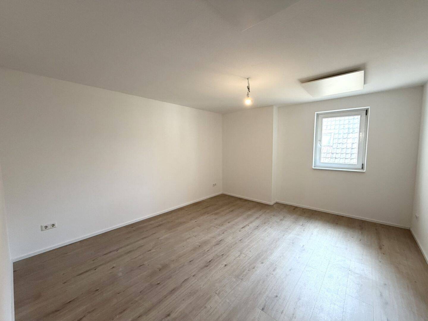 Erstbezug nach Sanierung: 2,5-Zimmer-Wohnung mit Terrasse und Wintergarten, 74348 Lauffen am Neckar