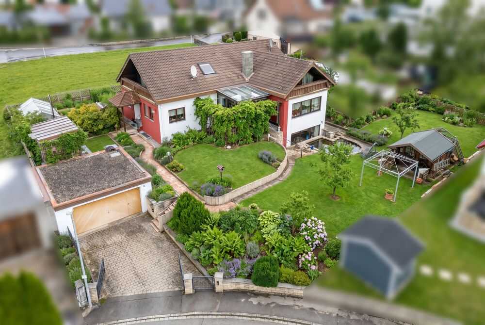 Gehobenes Wohnhaus mit 255 m² Wfl., Indoor-Pool & Sauna – zum Gestalten, 72818 Trochtelfingen