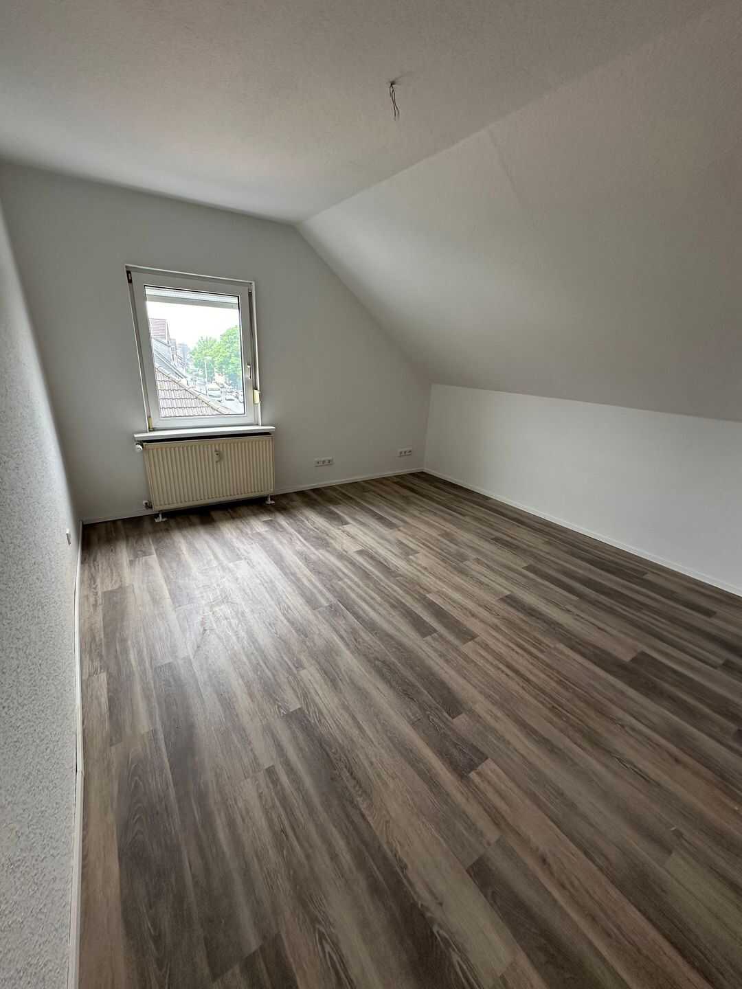 Schöne Dachgeschosswohnung, nahe dem Zentrum von Lüttringhausen, 42899 Remscheid (Lennep Lüttringhausen)