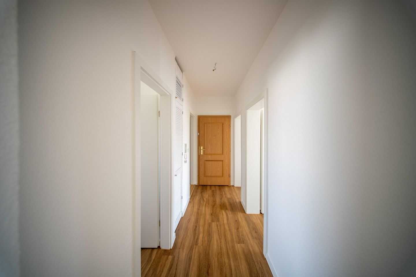 Erstbezug nach Komplettsanierung – 4-Zi.-Wohnung mit Balkon & neuer Klimaanlage in Bitterfeld, 6749 Bitterfeld-Wolfen