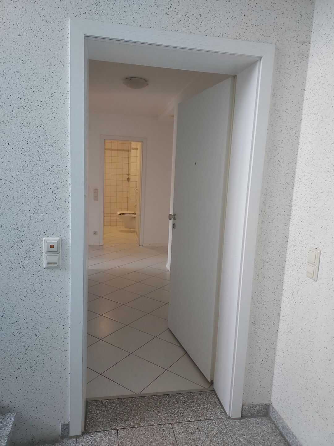 Ab sofort 4 Zi-Whg mit EBK, Garage, Stellplatz, 2 Balkon, 2 Keller, 2 Bäder, 88339 Bad Waldsee