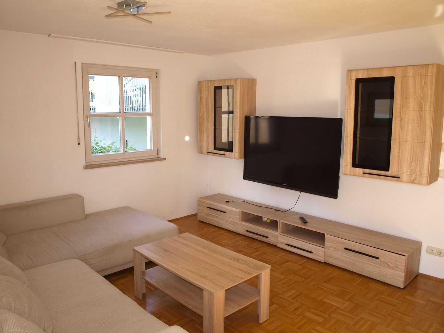 Gepflegte 2-Zimmer-Wohnung im 1. OG mit Balkon u. TG-Stellplatz, 84034 Landshut (Münchnerau Nikola West)