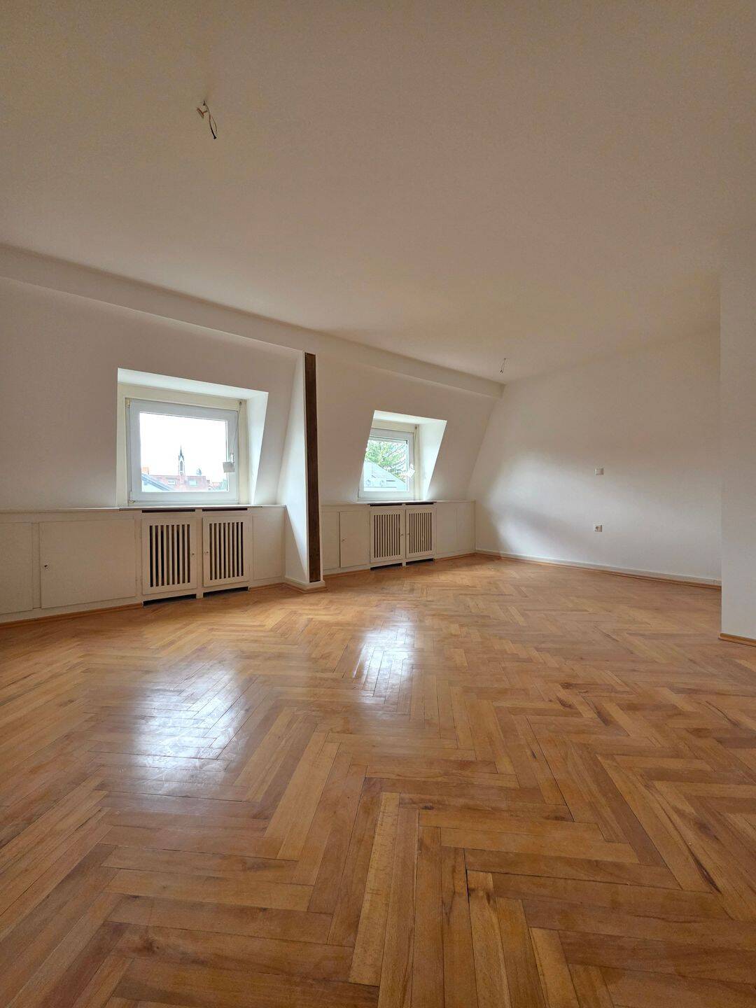 Charmante DG-Wohnung in Jugendstilvilla I 2 ZKB, 69207 Sandhausen