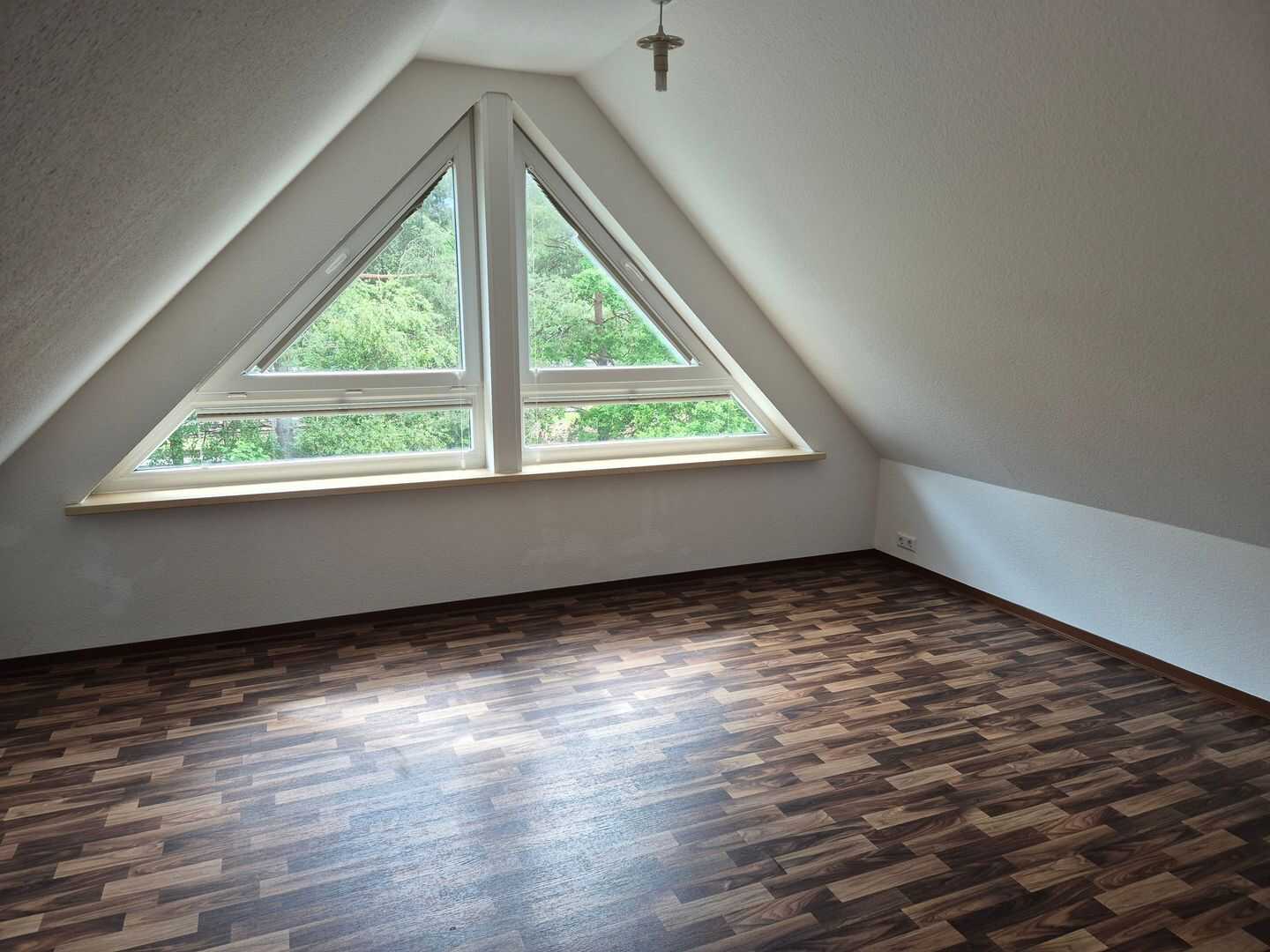 2-Zimmer-Dachgeschosswohnung im Huder Ortskern, 27798 Hude (Oldb) (Hude)