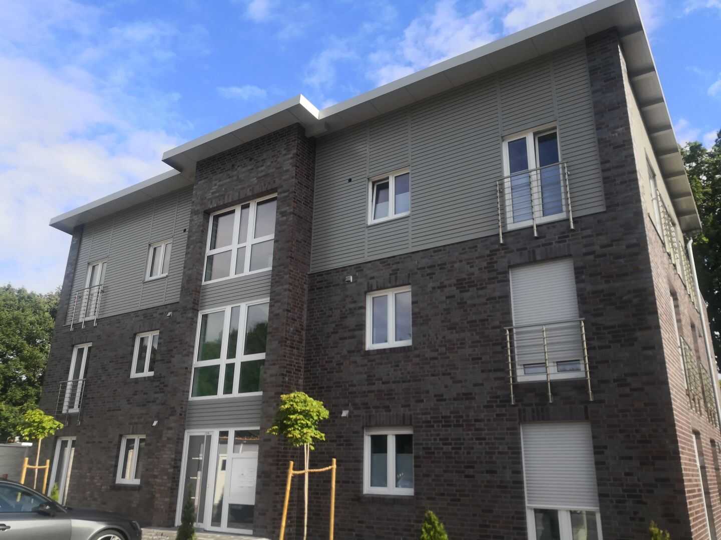 Neuwertige Erdgeschosswohnung in Hesel, modernes Wohnen auf einer Ebene, in hochwertiger Ausstattung mit teilüberdachter Terrasse und kleinem Garten, 26835 Hesel