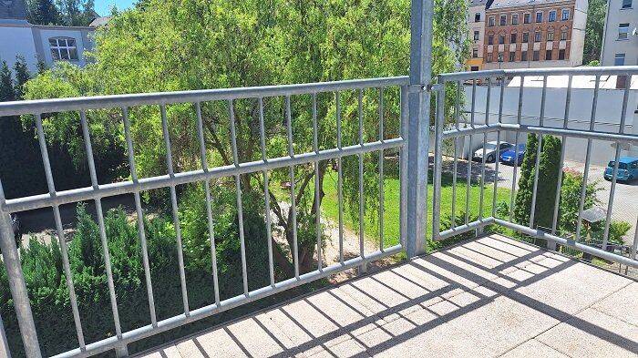 großzügiges Wohnzimmer, Duschbad und Wannebad sowie Balkon, 9112 Chemnitz (Altendorf Kaßberg Zentrum)