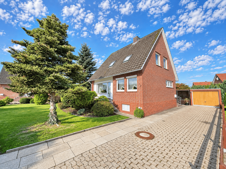 Gepflegtes Einfamilienhaus mit Vollkeller und Garage in zentraler Wohnlage, 21706 Drochtersen