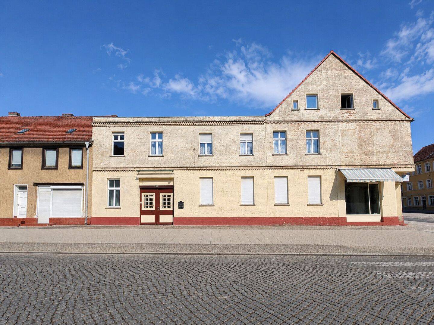 Zentral in Kyritz: Wohn- und Geschäftshaus mit 2 Wohneinheiten und Gewerbe – 400 m zum Bahnhof!, 16866 Kyritz
