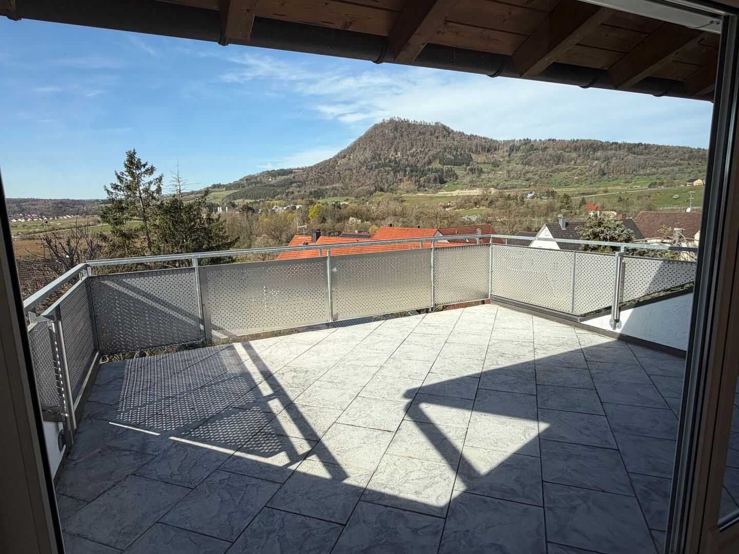 Tolle Dachgeschosswohnung mit Panoramablick auf die Hegauberge, 78234 Engen