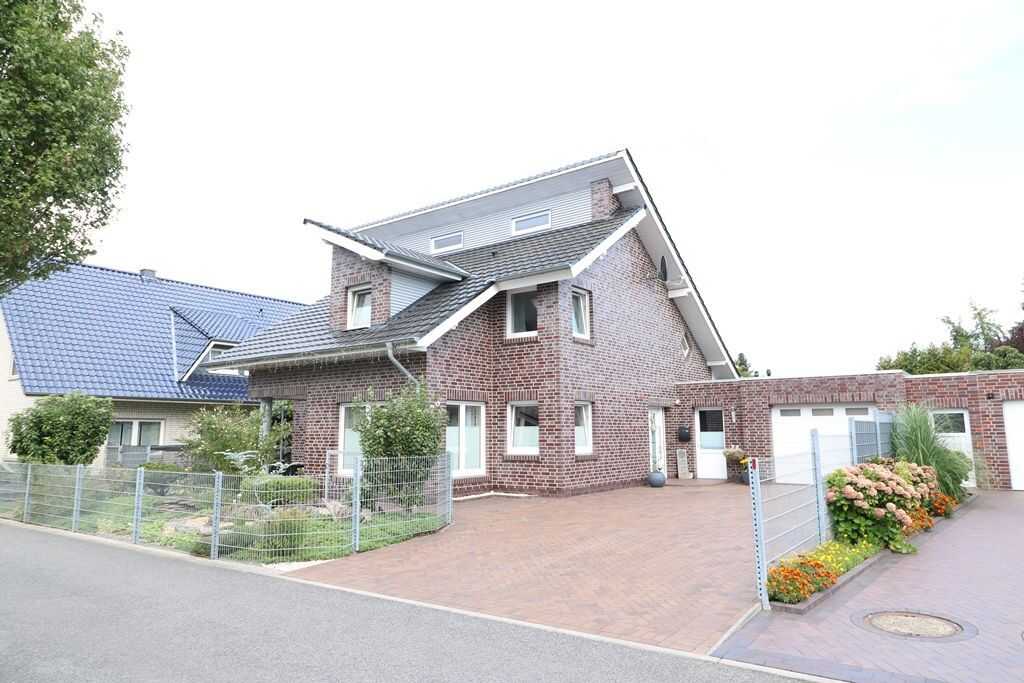 Schickes, familiengerechtes Einfamilienhaus mit Garage, großem Wintergarten sowie Garten, 49661 Cloppenburg