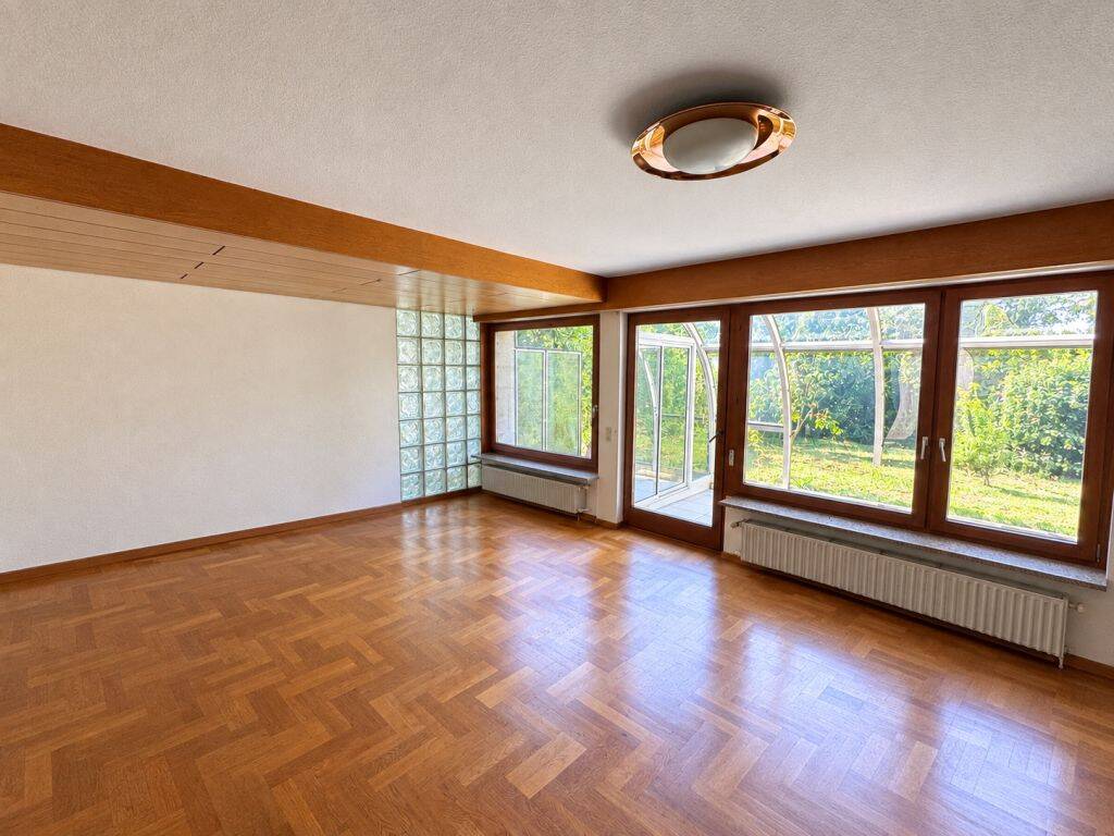 „Renovierungsbedürftige DHH mit viel Platz und großem Garten in beliebter Lage von S-Möhringen“, 70567 Stuttgart (Möhringen)