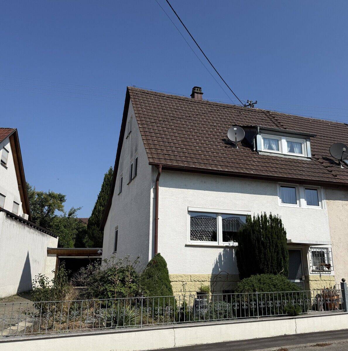 GROSSZÜGIGE DOPPELHAUSHÄLFTE, 74360 Ilsfeld