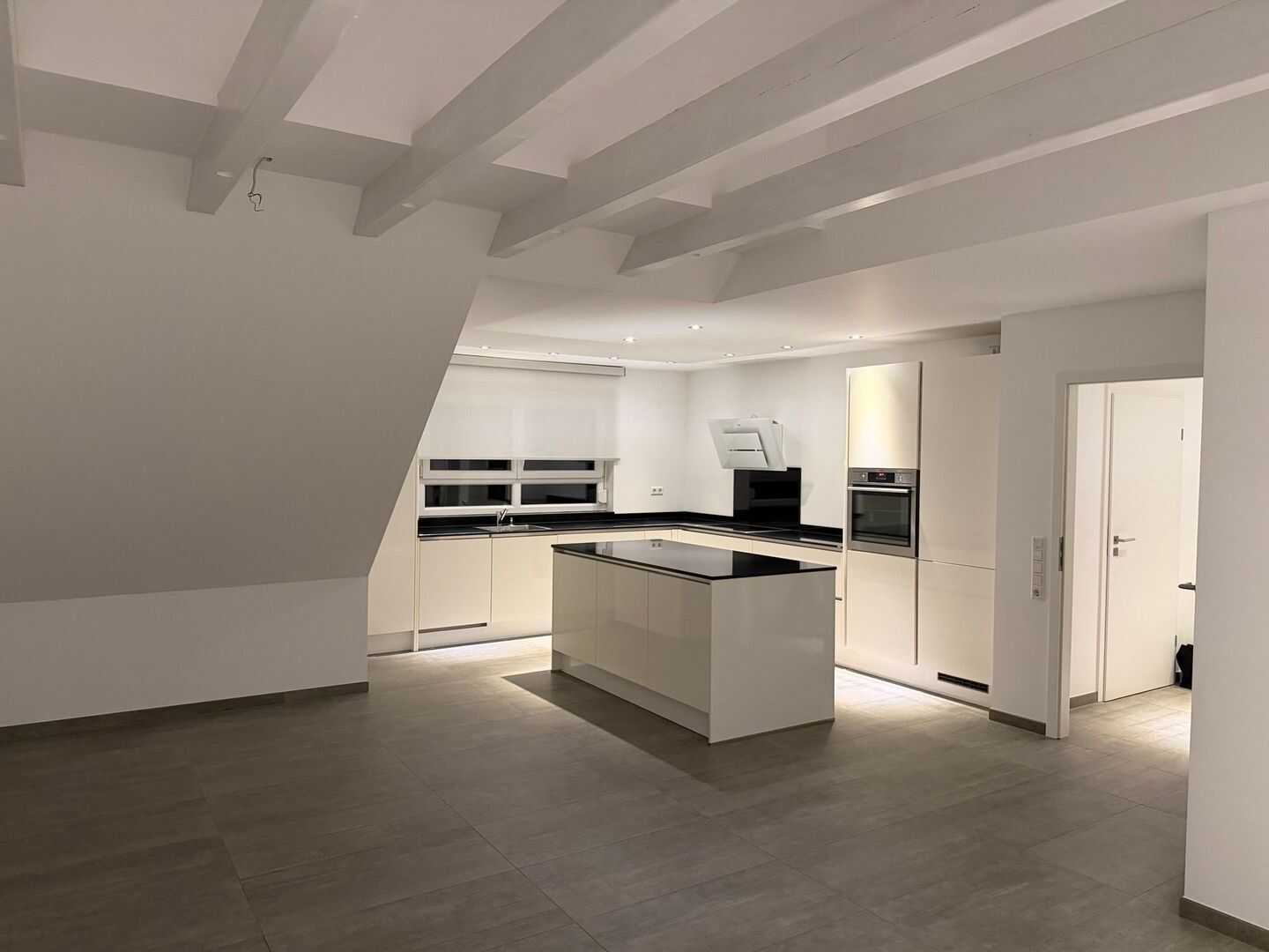 Moderne, sehr hochwertig ausgestattete 4,5 Zimmer-DG-Wohnung, 71069 Sindelfingen