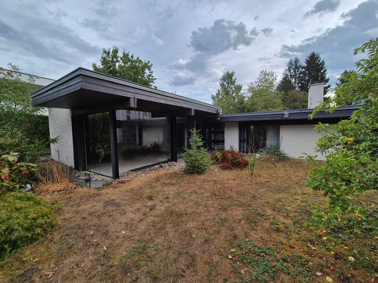 Versteckt und besonders – Architektur-Bungalow mit privatem Garten in Alt-Saarbrücken, 66119 Saarbrücken
