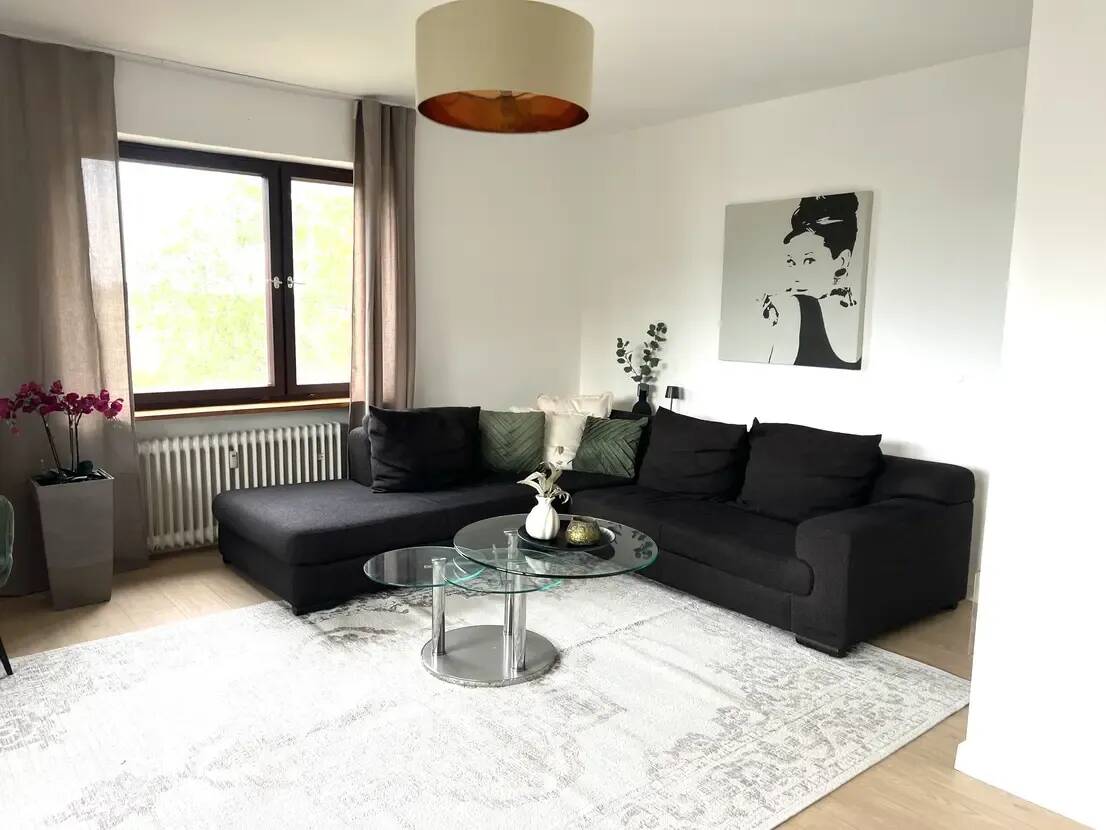 Komplett möblierte 3-Zimmer-Wohnung mit Balkon