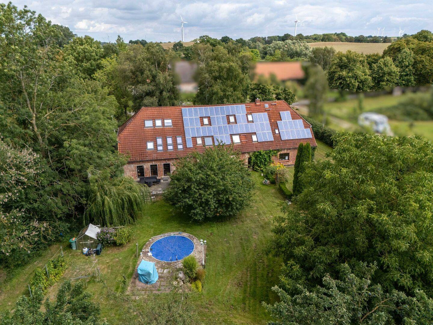 Großzügiges Landhausanwesen mit 3 separaten Wohneinheiten, Pool & vielseitigen Nutzungsmöglichkeiten, 23974 Neuburg