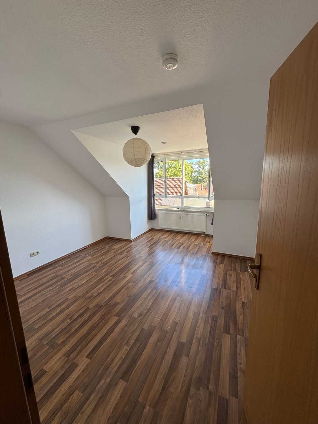 Schöne, helle 2-Zimmer- Wohnung ab sofort zu vermieten, 91054 Erlangen (Burgberg Erlangen-Nord Erlangen-Ost Innenstadt Sieglitzhof)