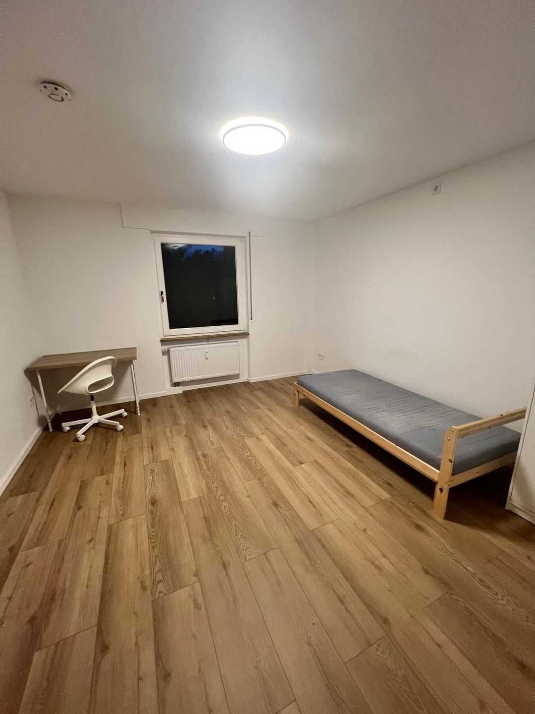 Modernes, möbliertes 16m² WG-Zimmer in Heilbronn-Nordstadt, 74076 Heilbronn (Heilbronn Neckarbogen)