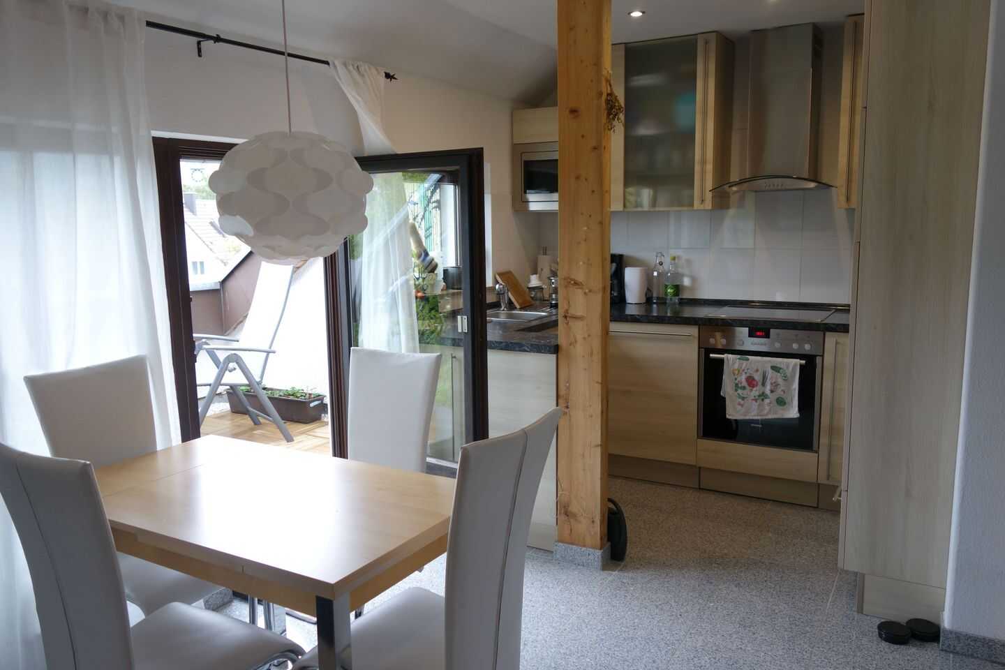 Helle 2-Zi.-Wohnung in Kaltental: DG-Flair mit nur wenigen Stufen dank Hanglage!, 70569 Stuttgart (Büsnau Kaltental Vaihingen)