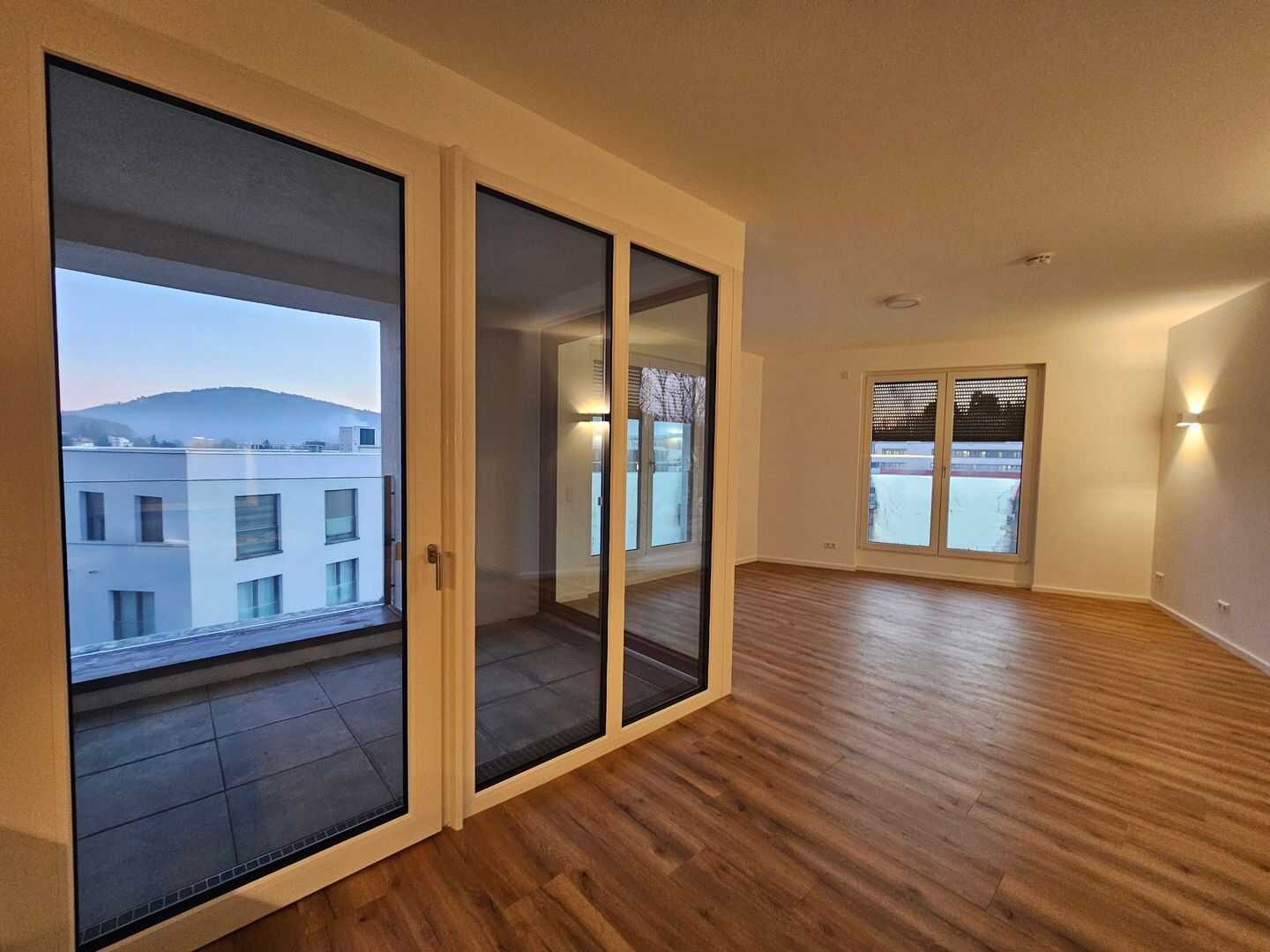 Neuwertige 2-Zimmer-Wohnung am Tannenhof mit Loggia & Merkur-Blick, 76530 Baden-Baden (Ebersteinburg Innenstadt Lichtental Varnhalt Weststadt)