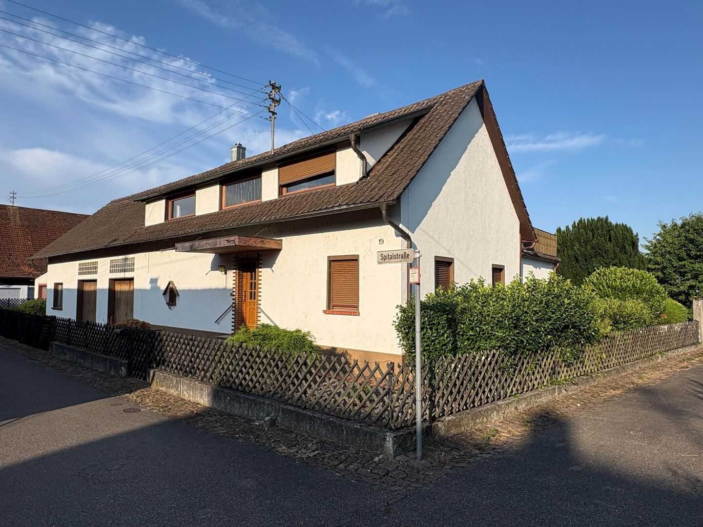 Ihr neues Zuhause: Traumgrundstück mit Potenzial – Freistehendes Einfamilienhaus in Lahr-Hugsweier, 77933 Lahr/Schwarzwald