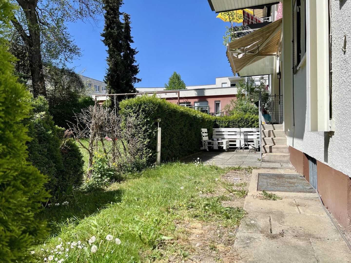 Modernisierte 4,5-Zimmer-Wohnung mit Terrasse und Gartenanteil in Ludwigsburg, 71634 Ludwigsburg